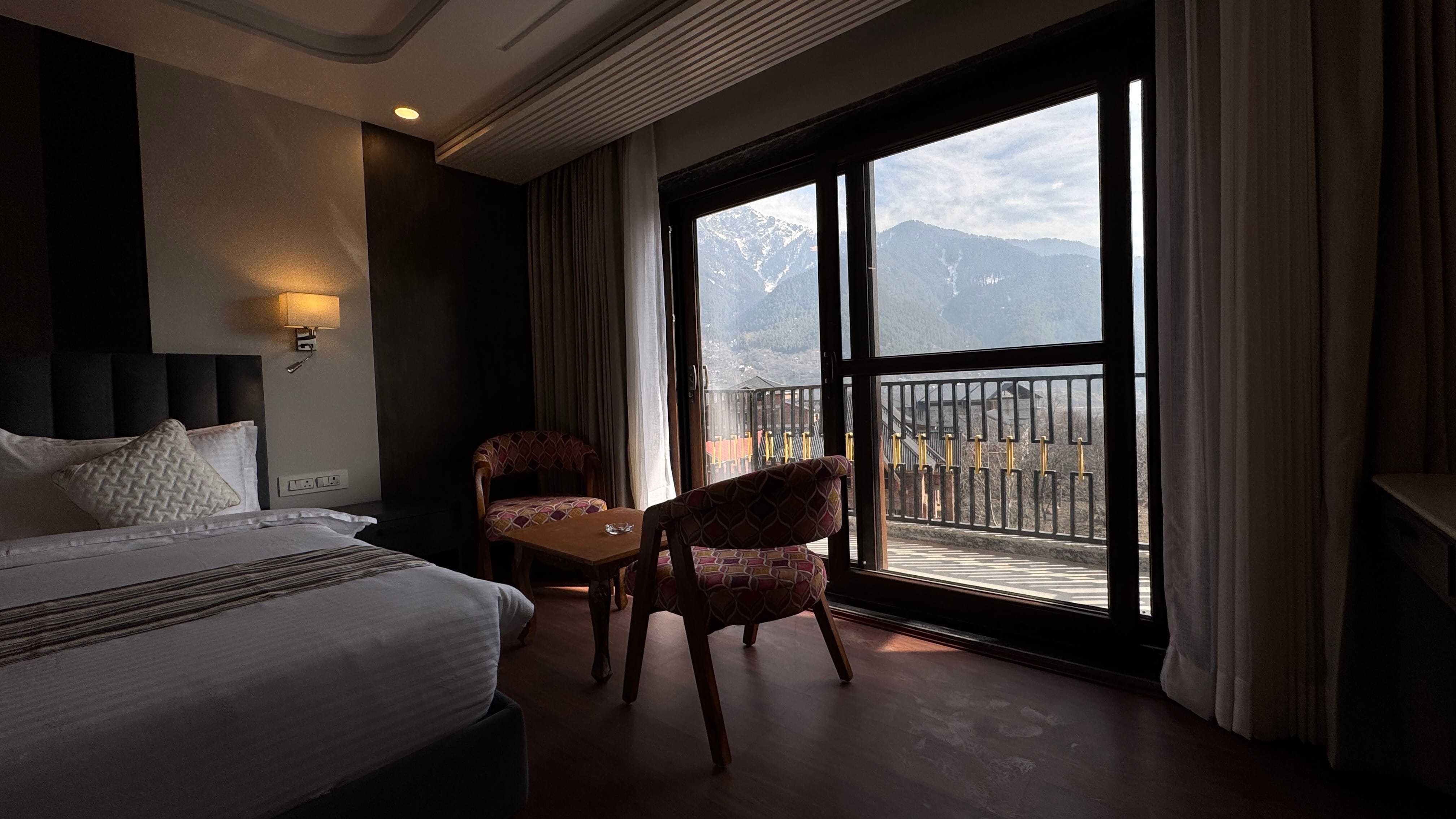 Room balcony with mountain view at dusk in Pahalgam