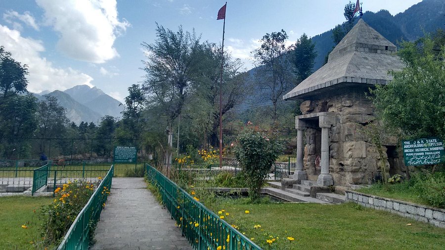 Mamaleshwara Temple - ancient 12th century Shiva temple near Pahalgam